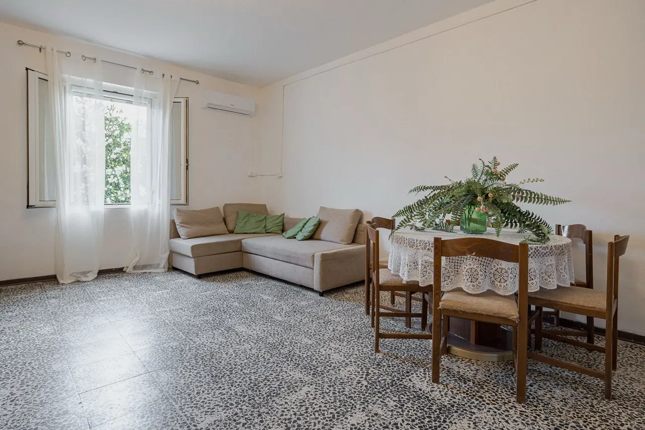 Il soggiorno con zona pranzo